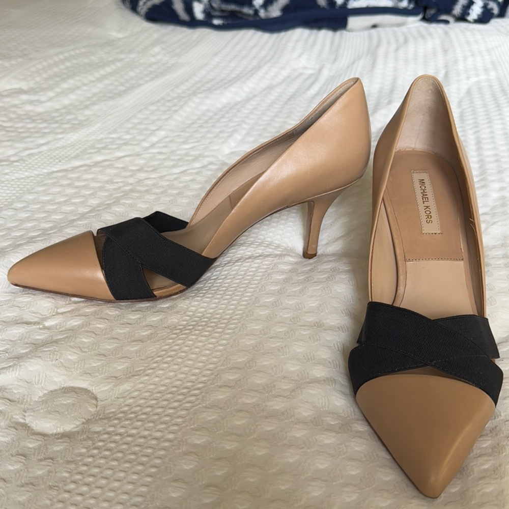 Michael Kors Nude Leather Pumps – Size 40 (US 9)